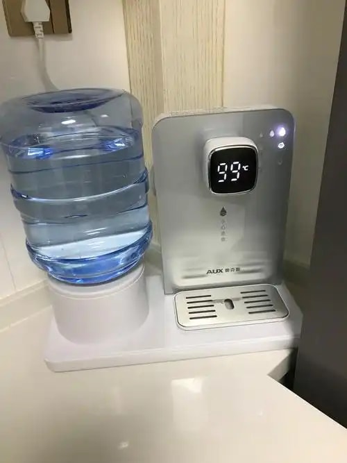 自动饮水器
